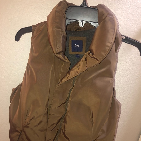GAP Jackets & Blazers - Women’s GAP puffer vest
